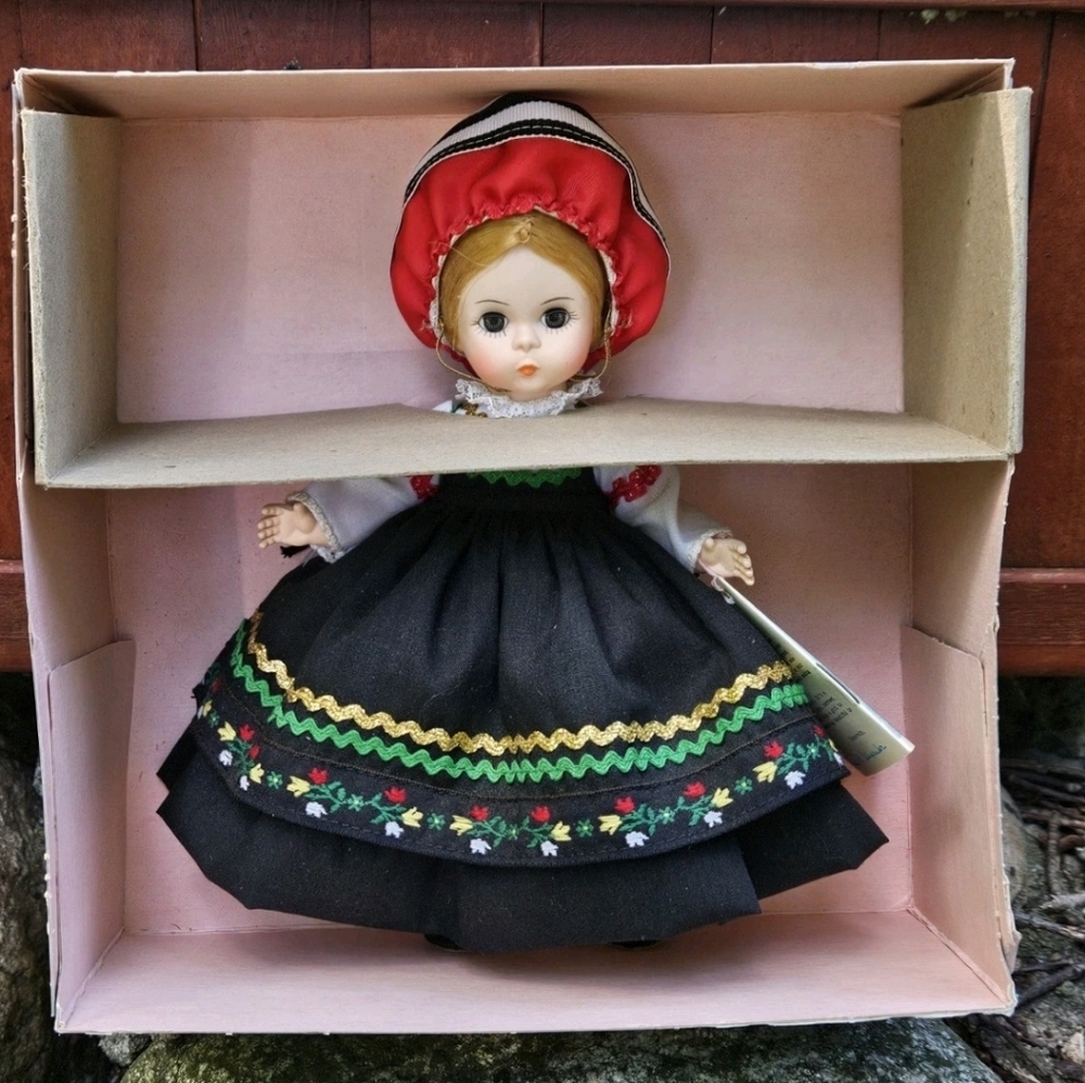 Vtg Madame Alexander Doll. Finland #561 1970s. New. Friends From Foreign Lands.
